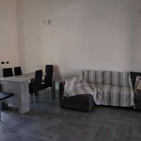 La Casa Del Sole - Casa Vacanze Uri Luaran gambar